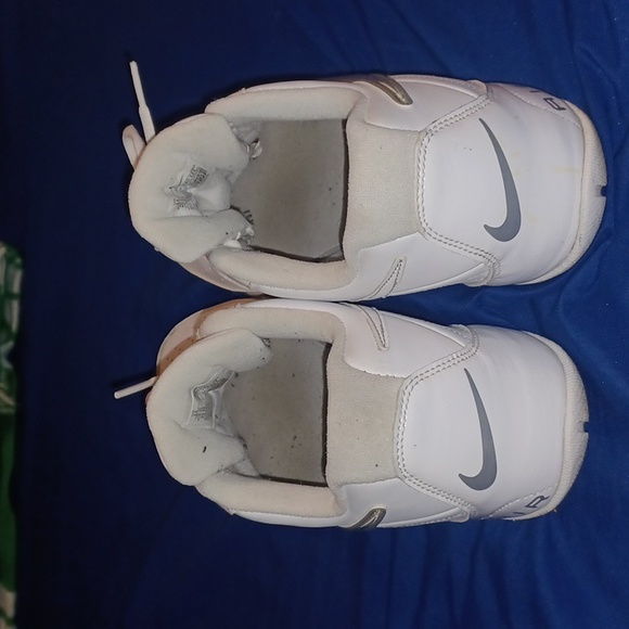 Pristine white on white Nike sneakers - Picture 3 of 4